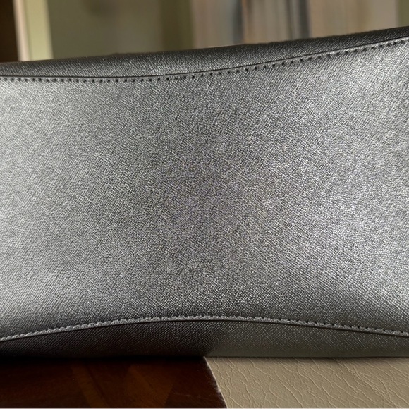 Authentic like new Michael Kors, metallic silver purse - Picture 3 of 10